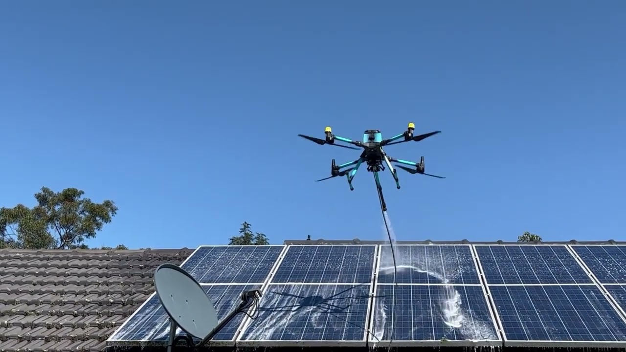 drone-zonnepanelen-reiniging